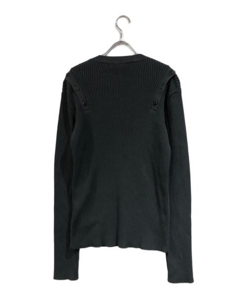 JOHN LAWRENCE SULLIVAN（ジョン ローレンス サリバン）JOHN LAWRENCE SULLIVAN (ジョン ローレンス サリバン) ショルダーボタンニット グレー サイズ:SIZE Mの古着・服飾アイテム