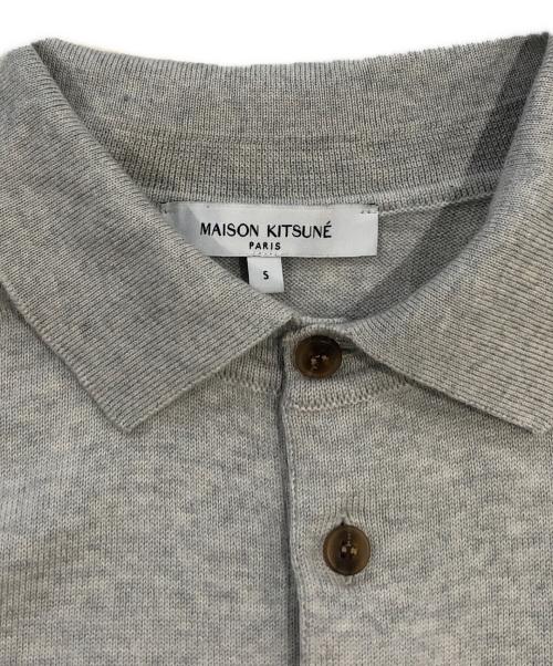 maison kitsune（メゾンキツネ）MAISON KITSUNE (メゾンキツネ) キツネワッペンニットポロシャツ アイボリー サイズ:SIZE Sの古着・服飾アイテム