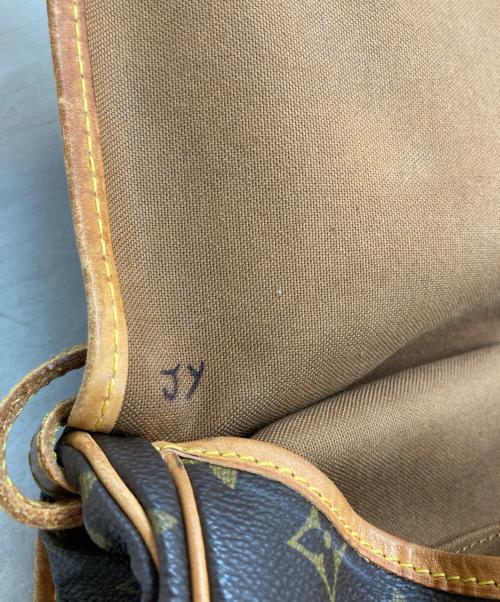 LOUIS VUITTON（ルイ ヴィトン）LOUIS VUITTON (ルイ ヴィトン) ショルダーバッグ ブラウンの古着・服飾アイテム