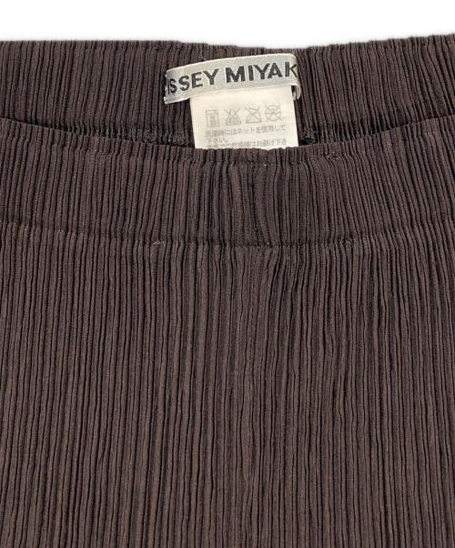 ISSEY MIYAKE（イッセイミヤケ）ISSEY MIYAKE (イッセイミヤケ) プリーツパンツ ブラウン サイズ:SIZE 0の古着・服飾アイテム