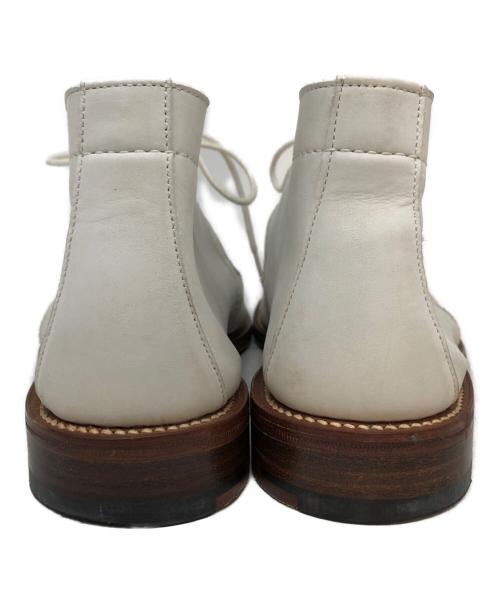 Tricker's（トリッカーズ）Tricker's (トリッカーズ) チャッカーブーツ アイボリー サイズ:SIZE 7 2/1の古着・服飾アイテム