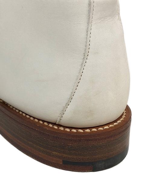 Tricker's（トリッカーズ）Tricker's (トリッカーズ) チャッカーブーツ アイボリー サイズ:SIZE 7 2/1の古着・服飾アイテム