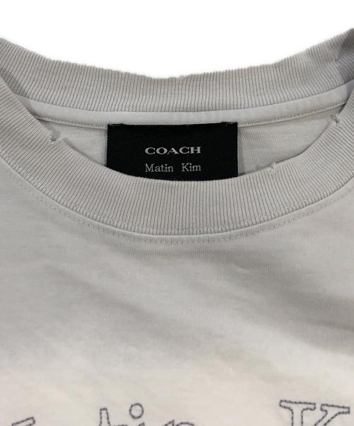 COACH（コーチ）COACH (コーチ) MATIN KIM (マーティン・キム) コラボロゴTシャツ アイボリー サイズ:SIZE Freeの古着・服飾アイテム