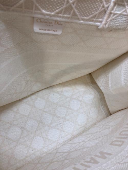 Christian Dior（クリスチャン ディオール）Christian Dior (クリスチャン ディオール) ブックトートバッグミディアム ホワイトの古着・服飾アイテム