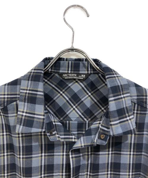 ARC'TERYX（アークテリクス）ARC'TERYX (アークテリクス) BERNAL LS SHIRT ブルー×ネイビー サイズ:Mの古着・服飾アイテム