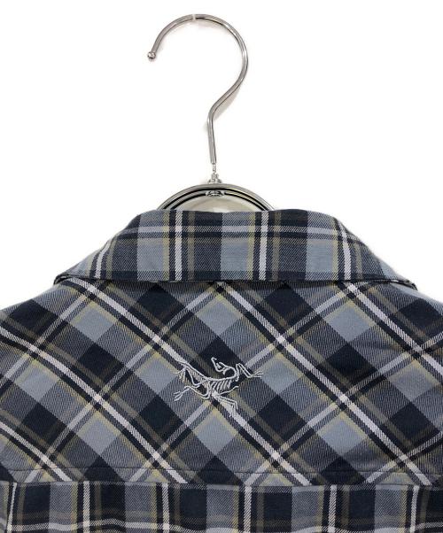 ARC'TERYX（アークテリクス）ARC'TERYX (アークテリクス) BERNAL LS SHIRT ブルー×ネイビー サイズ:Mの古着・服飾アイテム