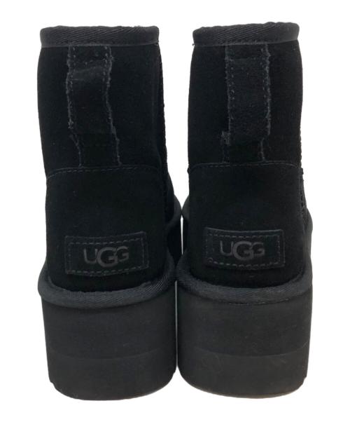 UGG（アグ）UGG (アグ) Classic Mini Platform ブラック サイズ:SIZE 26cmの古着・服飾アイテム