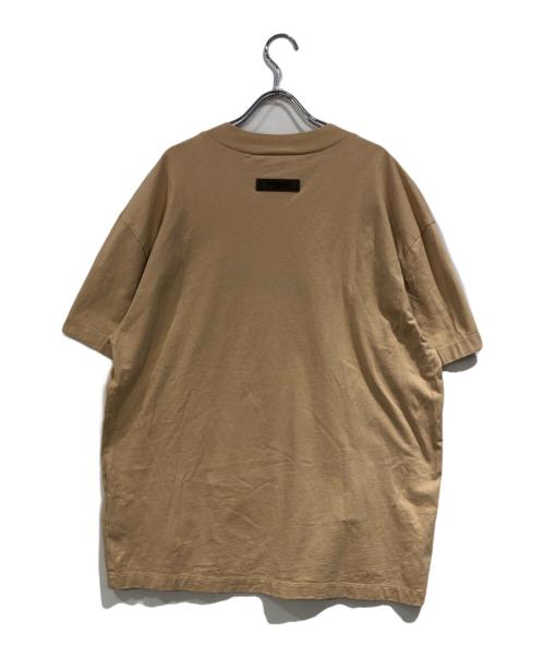FOG ESSENTIALS（フィアオブゴッド エッセンシャル）FOG ESSENTIALS (フィアオブゴッド エッセンシャル) 半袖Tシャツ ベージュ サイズ:SIZE Mの古着・服飾アイテム
