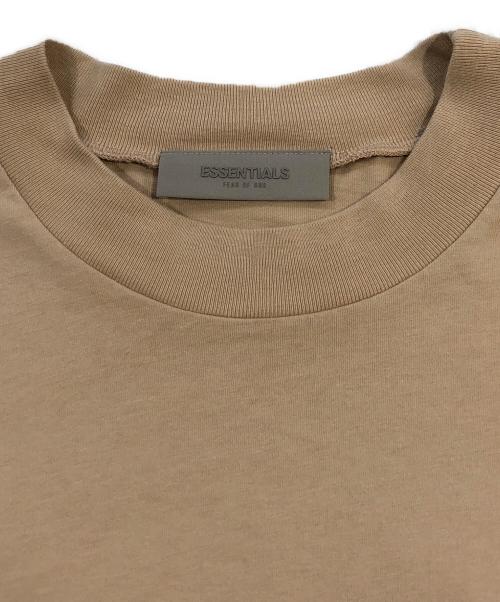 FOG ESSENTIALS（フィアオブゴッド エッセンシャル）FOG ESSENTIALS (フィアオブゴッド エッセンシャル) 半袖Tシャツ ベージュ サイズ:SIZE Mの古着・服飾アイテム