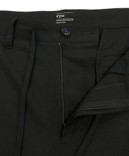 s'yte（サイト）s'yte (サイト) タックデザインスラックスパンツ ブラック サイズ:SIZE Mの古着・服飾アイテム