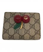 GUCCIグッチ）の古着「GGスプリームチェリーウォレット」｜グレー×レッド