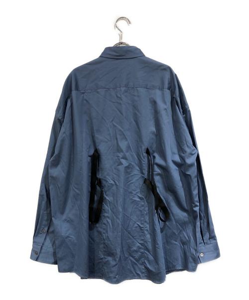 JOHN LAWRENCE SULLIVAN（ジョン ローレンス サリバン）JOHN LAWRENCE SULLIVAN (ジョン ローレンス サリバン) COTTON SATIN OVERSIZED BELTED SHIRT ブルー サイズ:SIZE Sの古着・服飾アイテム