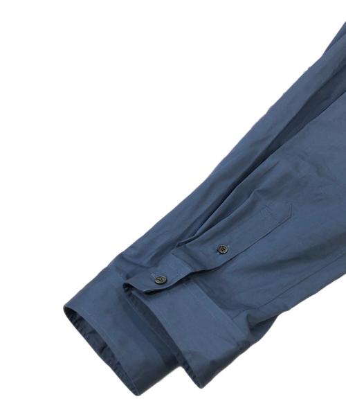 JOHN LAWRENCE SULLIVAN（ジョン ローレンス サリバン）JOHN LAWRENCE SULLIVAN (ジョン ローレンス サリバン) COTTON SATIN OVERSIZED BELTED SHIRT ブルー サイズ:SIZE Sの古着・服飾アイテム