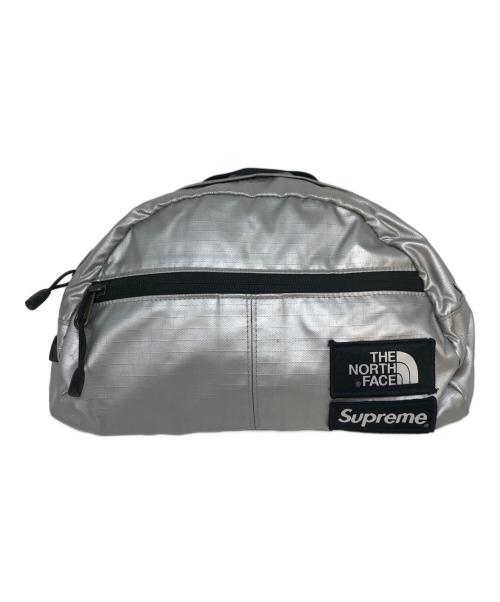 SUPREME（シュプリーム）Supreme (シュプリーム) THE NORTH FACE (ザ ノース フェイス) Metallic Roo II Lumbar Pack シルバーの古着・服飾アイテム