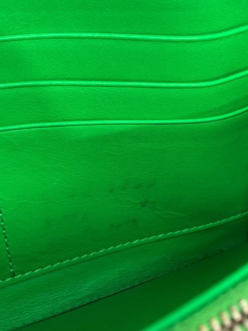 BOTTEGA VENETA（ボッテガベネタ）BOTTEGA VENETA (ボッテガベネタ) マキシインtレチャートカセットジップウォレット ブラックの古着・服飾アイテム