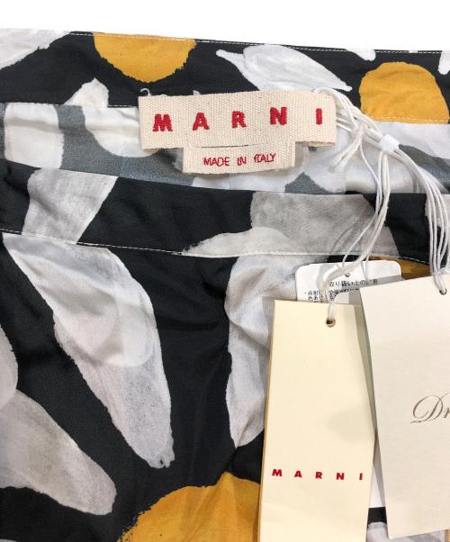 MARNI（マルニ）MARNI (マルニ) 総柄サテンラップスカート ブラック×ホワイト×イエロー サイズ:38の古着・服飾アイテム