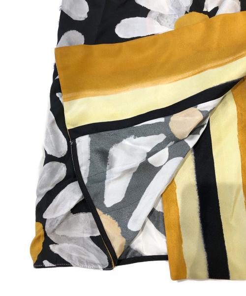 MARNI（マルニ）MARNI (マルニ) 総柄サテンラップスカート ブラック×ホワイト×イエロー サイズ:38の古着・服飾アイテム