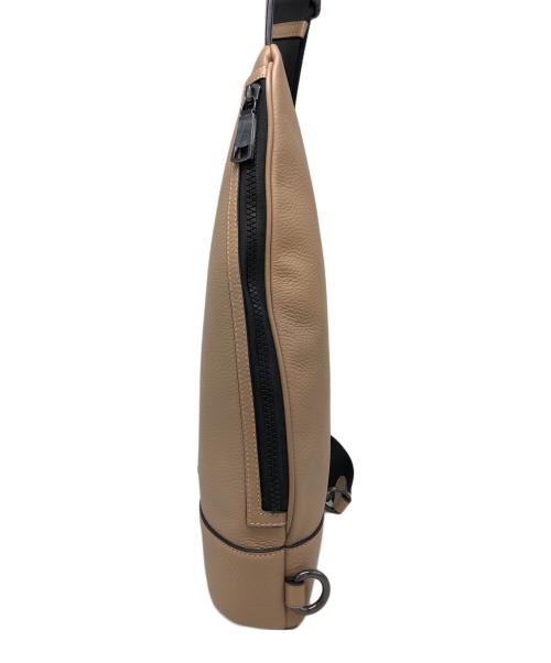 COACH（コーチ）COACH (コーチ) ドミニク スリング パック / ワンショルダーバッグ ベージュの古着・服飾アイテム