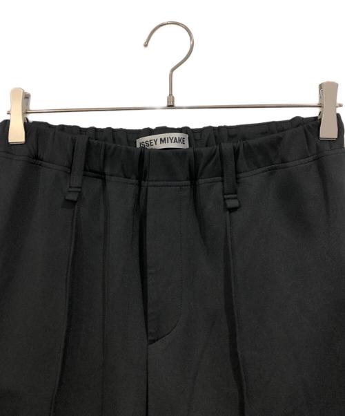 ISSEY MIYAKE（イッセイミヤケ）ISSEY MIYAKE (イッセイミヤケ) ナイロンブレンドセンタープレスパンツ ブラック サイズ:SIZE 3の古着・服飾アイテム