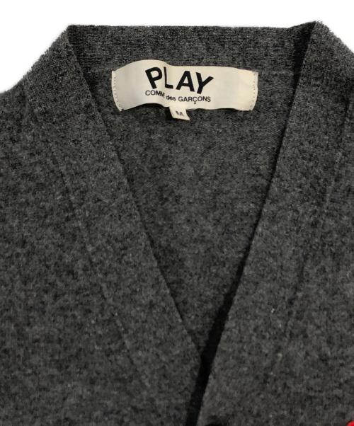 PLAY COMME des GARCONS（プレイコムデギャルソン）PLAY COMME des GARCONS (プレイコムデギャルソン) ハートワッペンウールニットカーディガン グレー サイズ:SIZE Mの古着・服飾アイテム