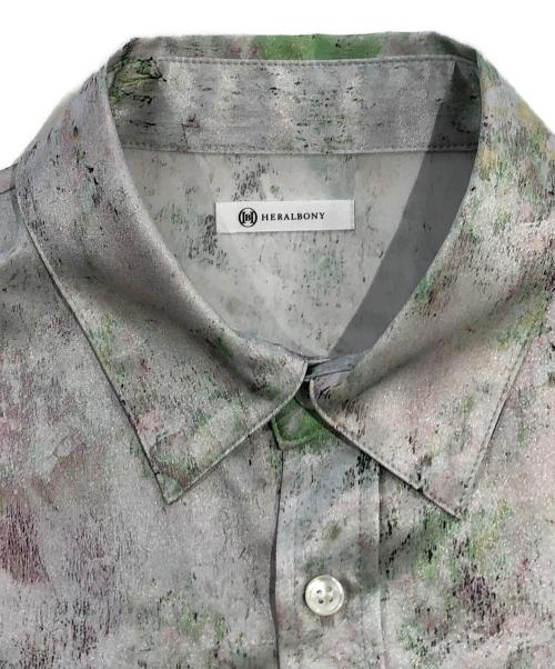 HERALBONY（ヘラルボニー）HERALBONY (ヘラルボニー) サテンシャツ【タイトル不明】 ライトグレー サイズ:SIZE Freeの古着・服飾アイテム