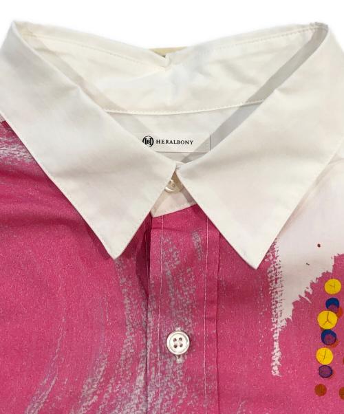 HERALBONY（ヘラルボニー）HERALBONY (ヘラルボニー) レギュラーカラーシャツ「タイトル不明」 ピンク サイズ:SIZE Lの古着・服飾アイテム