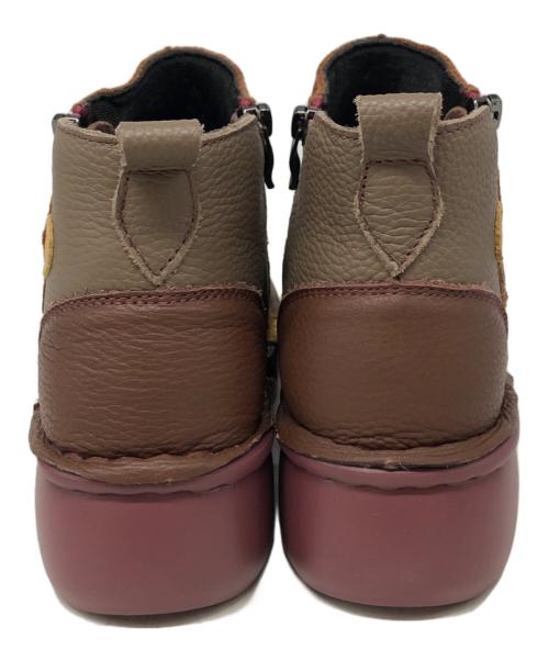 estacion（エスタシオン）ESTACION (エスタシオン) ザーパッチワークジップショートブーツ ベージュ サイズ:SIZE Sの古着・服飾アイテム