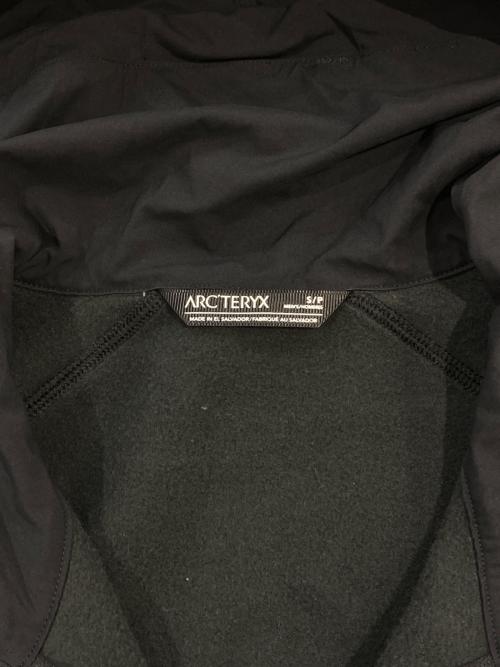 ARC'TERYX（アークテリクス）ARC'TERYX (アークテリクス) コンシール プルオーバー フーディ ブラック サイズ:SIZE Sの古着・服飾アイテム