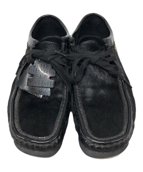 ATMOS（アトモス）atmos (アトモス) CLARKS (クラークス) THE BLACK EYE PATCH (ブラックアイパッチ) Wallabee Black Hair ブラック サイズ:SIZE 24cmの古着・服飾アイテム