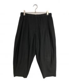 HOMME PLISSE ISSEY MIYAKE（オム プリッセ イッセイ ミヤケ）の古着「プリーツテーパードパンツ」｜ブラック