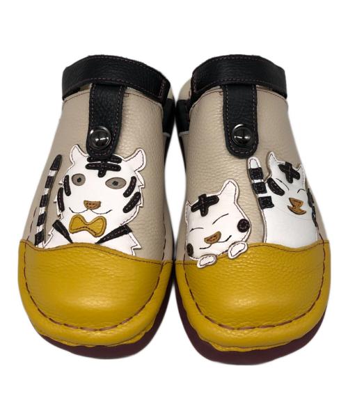 estacion（エスタシオン）ESTACION (エスタシオン) ネコモチーフ2way本革サボシューズ ベージュ サイズ:SIZE Mの古着・服飾アイテム