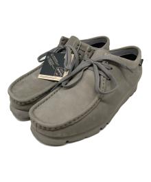 CLARKS ORIGINALS（クラークス オリジナルズ）の古着「ワラビーGTX Grey Nubuck」｜グレー