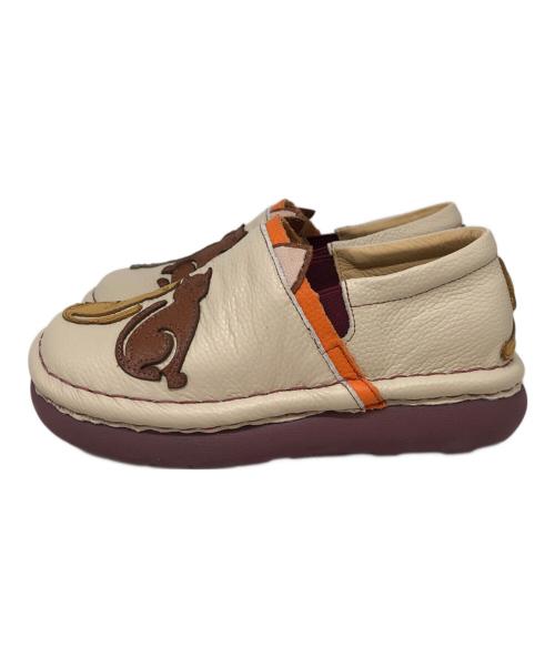 estacion（エスタシオン）ESTACION (エスタシオン) 猫モチーフレザースリッポン アイボリー サイズ:SIZE Sの古着・服飾アイテム