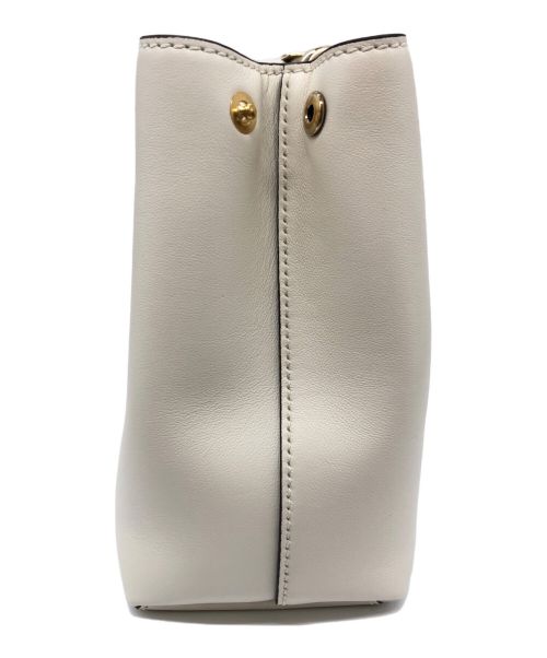 JIMMY CHOO（ジミーチュウ）JIMMY CHOO (ジミーチュウ) ボンボンスモールトートバッグ ホワイトの古着・服飾アイテム