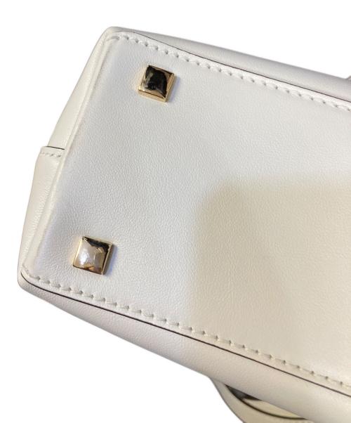 JIMMY CHOO（ジミーチュウ）JIMMY CHOO (ジミーチュウ) ボンボンスモールトートバッグ ホワイトの古着・服飾アイテム