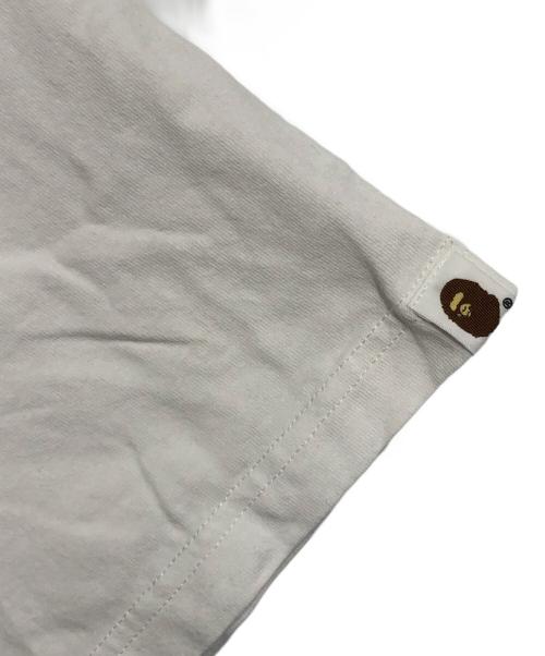 A BATHING APE（ア ベイシング エイプ）A BATHING APE (ア ベイシング エイプ) GRAFFITI COLLEGE TEE ホワイト サイズ:2XLの古着・服飾アイテム