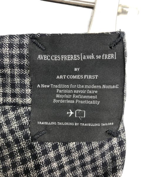 AVEC CES FRERES BY ART COMES FIRST（アヴェック セ フレール アート カムズ ファースト）AVEC CES FRERES by ART COMES FIRST (アヴェック セ フレール アート カムズ ファースト) パンツ グレー×ブラック サイズ:XSの古着・服飾アイテム