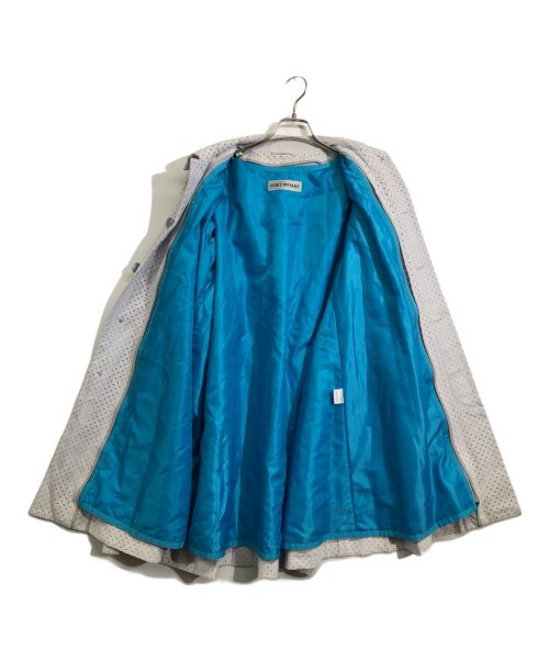 ISSEY MIYAKE（イッセイミヤケ）ISSEY MIYAKE (イッセイミヤケ) カットワークデザインプリーツコート グレー サイズ:2の古着・服飾アイテム