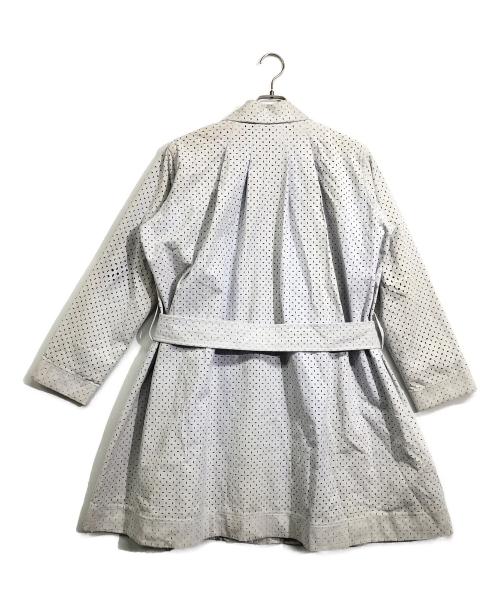ISSEY MIYAKE（イッセイミヤケ）ISSEY MIYAKE (イッセイミヤケ) カットワークデザインプリーツコート グレー サイズ:2の古着・服飾アイテム