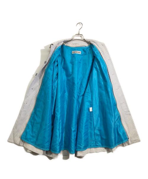 ISSEY MIYAKE（イッセイミヤケ）ISSEY MIYAKE (イッセイミヤケ) カットワークデザインプリーツコート グレー サイズ:2の古着・服飾アイテム
