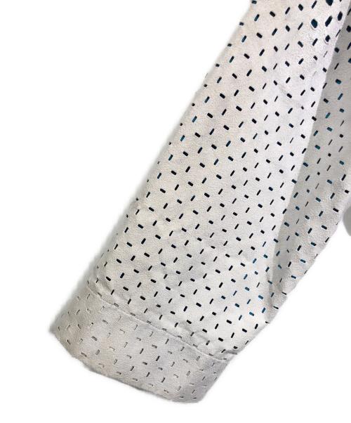 ISSEY MIYAKE（イッセイミヤケ）ISSEY MIYAKE (イッセイミヤケ) カットワークデザインプリーツコート グレー サイズ:2の古着・服飾アイテム