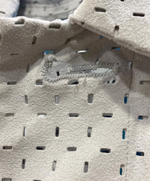 ISSEY MIYAKE（イッセイミヤケ）ISSEY MIYAKE (イッセイミヤケ) カットワークデザインプリーツコート グレー サイズ:2の古着・服飾アイテム