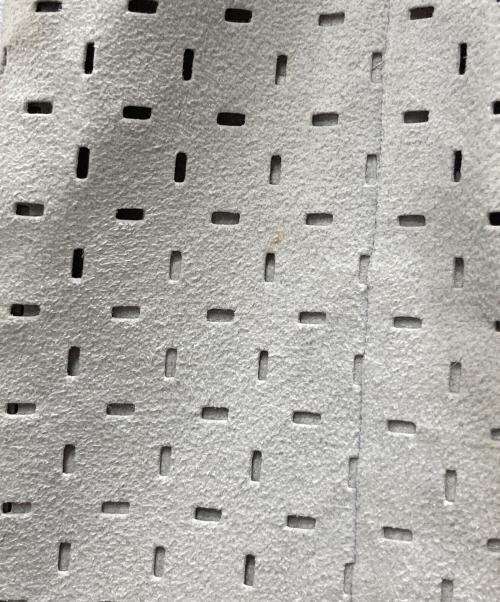 ISSEY MIYAKE（イッセイミヤケ）ISSEY MIYAKE (イッセイミヤケ) カットワークデザインプリーツコート グレー サイズ:2の古着・服飾アイテム