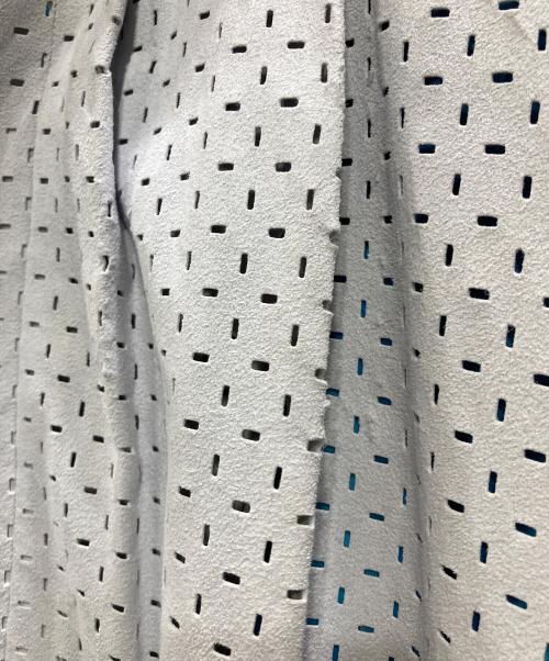 ISSEY MIYAKE（イッセイミヤケ）ISSEY MIYAKE (イッセイミヤケ) カットワークデザインプリーツコート グレー サイズ:2の古着・服飾アイテム