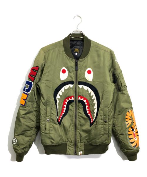 A BATHING APE（ア ベイシング エイプ）A BATHING APE (アベイシングエイプ) シャークボンバージャケット カーキ サイズ:Mの古着・服飾アイテム
