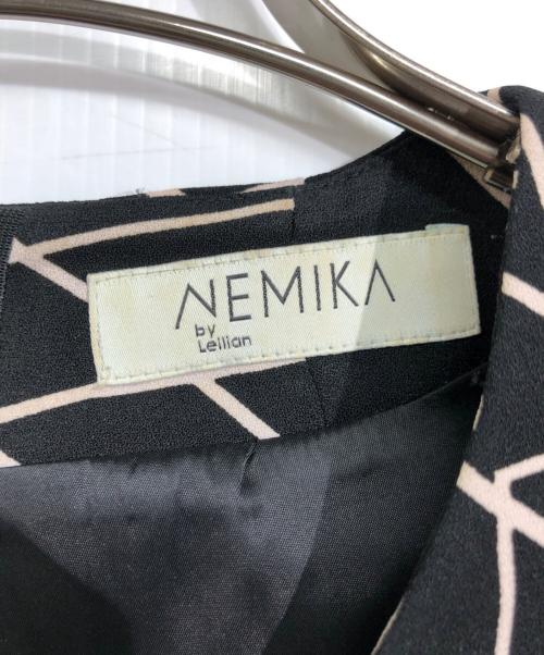 NEMIKA by leilian（ネミカ・バイ・レリアン.）NEMIKA by Leilian (ネミカ・バイ・レリアン.) ウエストリボンワンピース ブラック サイズ:7の古着・服飾アイテム