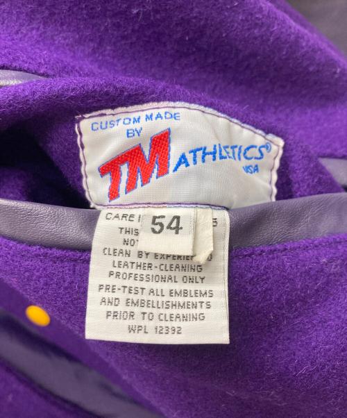 TM ATHLETICS（ティーエムアスレチックス）TM ATHLETICS (ティーエムアスレチックス) レザースリーブウールスタジャン パープル サイズ:54の古着・服飾アイテム