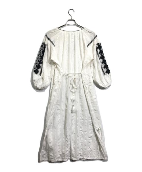 ne quittez pas（ヌキテパ）ne quittez pas (ヌキテパ) 刺繍カフタンワンピース ホワイト サイズ:Freeの古着・服飾アイテム