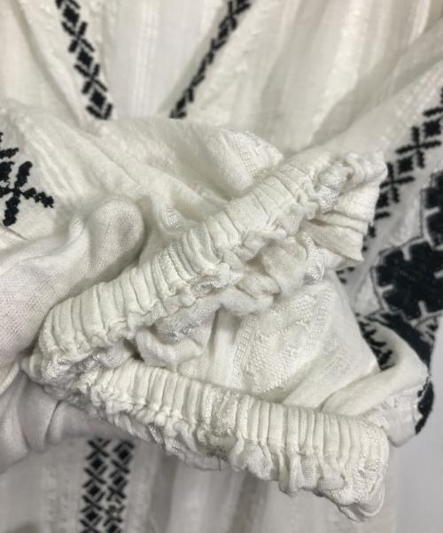 ne quittez pas（ヌキテパ）ne quittez pas (ヌキテパ) 刺繍カフタンワンピース ホワイト サイズ:Freeの古着・服飾アイテム