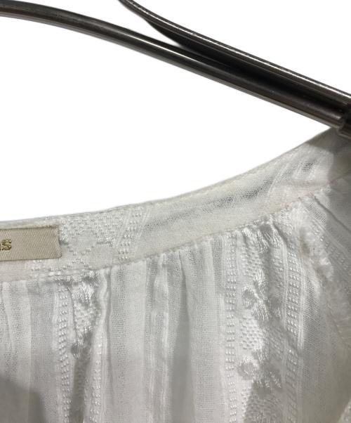 ne quittez pas（ヌキテパ）ne quittez pas (ヌキテパ) 刺繍カフタンワンピース ホワイト サイズ:Freeの古着・服飾アイテム